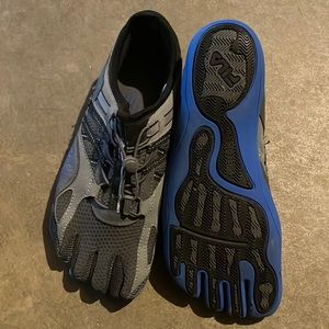 Fila Skele-Toes Shoes | Size 11 | Blue and Various Shades of Gray